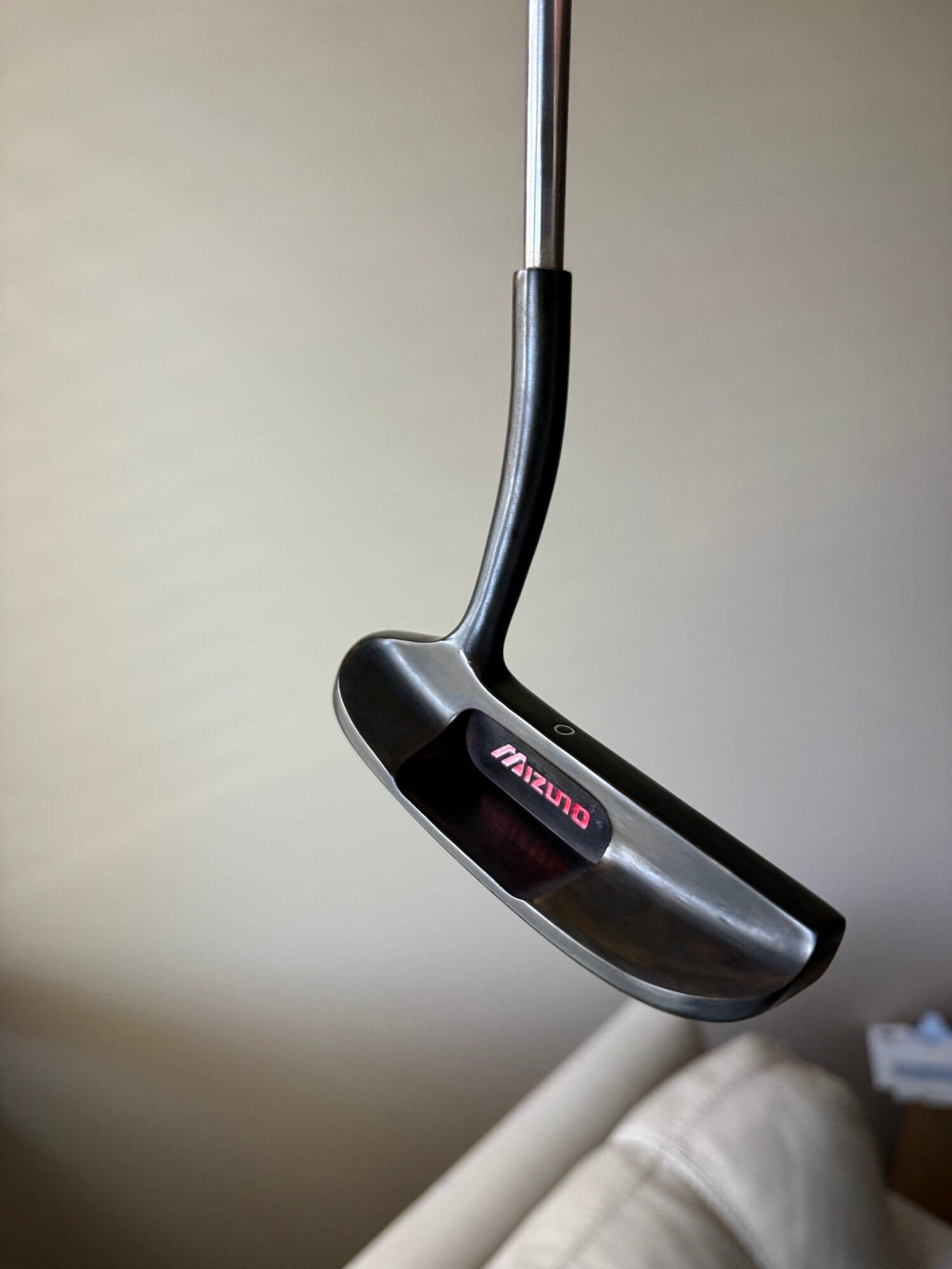 Flow neck hosel on a black oxide Mizuno TPM Workshop II putter with smooth curved hosel design
